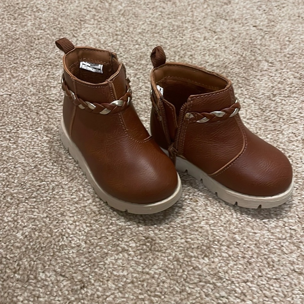 Girls boots-4M